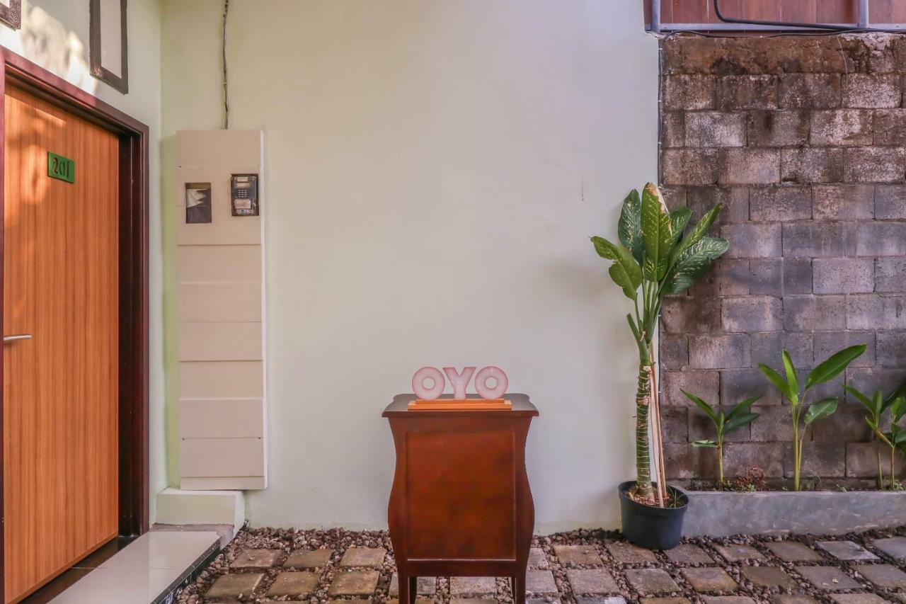 Oyo 1445 Jimbaran 12 Residence Buitenkant foto