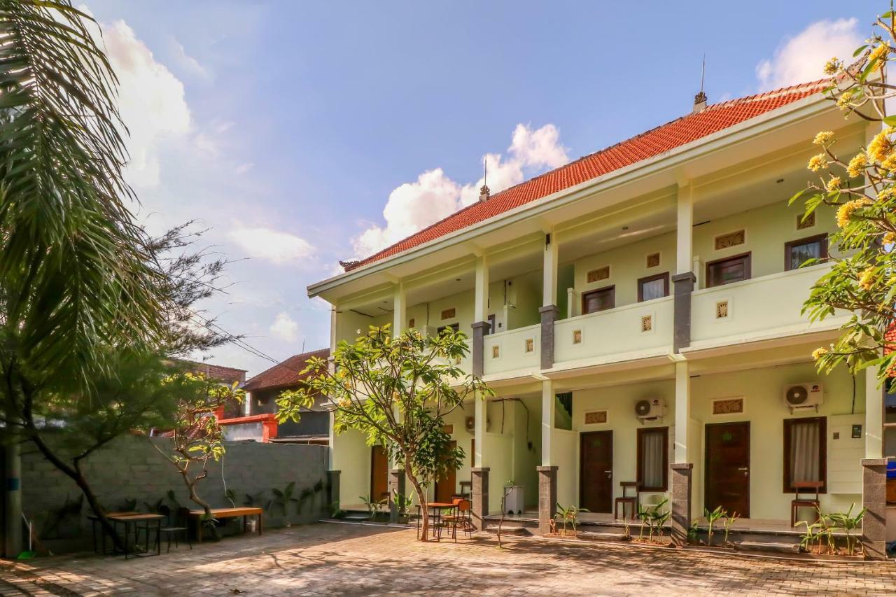 Oyo 1445 Jimbaran 12 Residence Buitenkant foto